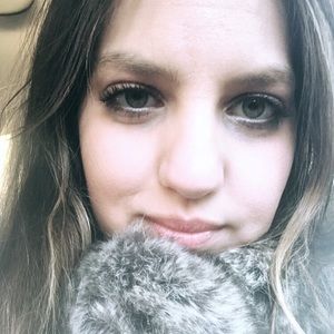 Meet your Posher, Yohanna